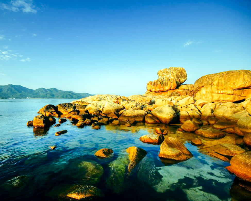 Hòn Chồng Nha Trang - Khám Phá Vẻ Đẹp Hùng Vĩ Của Thiên Nhiên